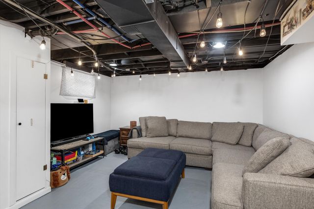 52 Devonshire Road, Pleasant Ridge, MI 48069