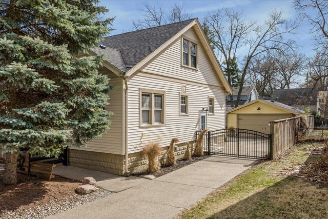 52 Devonshire Road, Pleasant Ridge, MI 48069