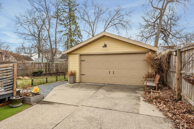 52 Devonshire Road, Pleasant Ridge, MI 48069