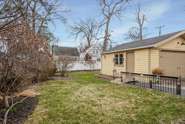 52 Devonshire Road, Pleasant Ridge, MI 48069