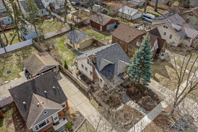 52 Devonshire Road, Pleasant Ridge, MI 48069