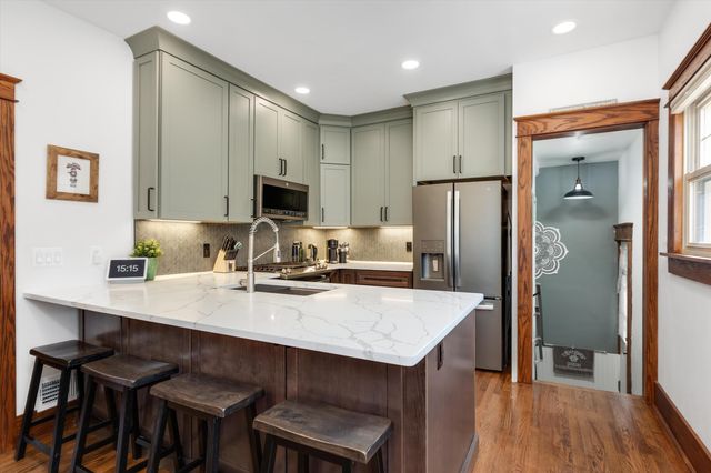 52 Devonshire Road, Pleasant Ridge, MI 48069