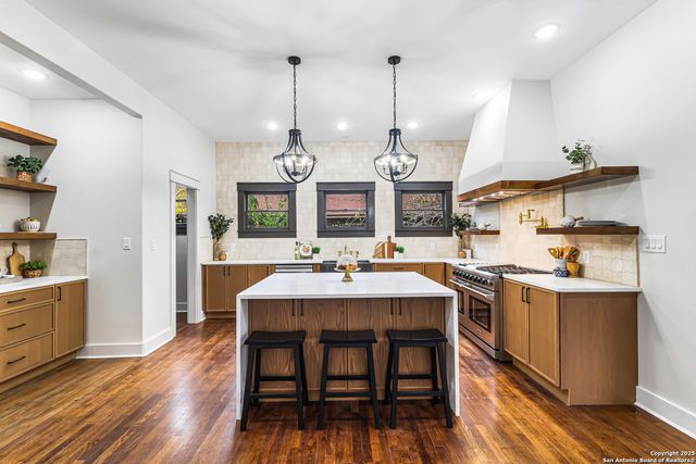 339 W Elsmere Pl, San Antonio, TX 78212