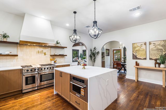 339 W Elsmere Pl, San Antonio, TX 78212