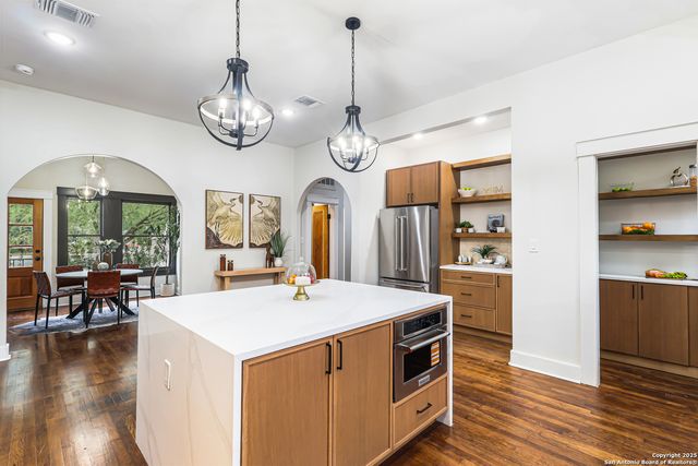 339 W Elsmere Pl, San Antonio, TX 78212