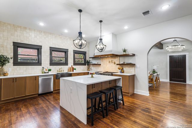 339 W Elsmere Pl, San Antonio, TX 78212