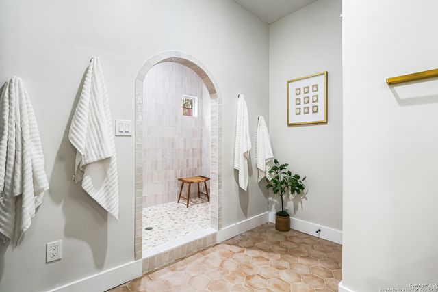 339 W Elsmere Pl, San Antonio, TX 78212