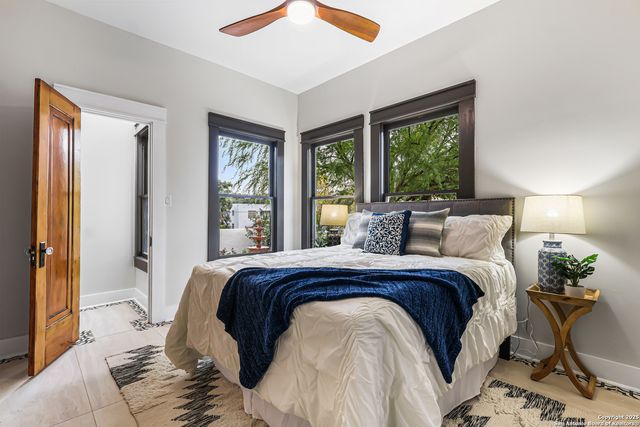 339 W Elsmere Pl, San Antonio, TX 78212