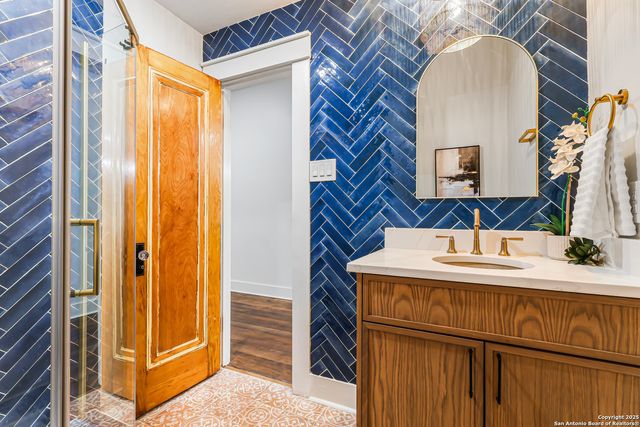 339 W Elsmere Pl, San Antonio, TX 78212