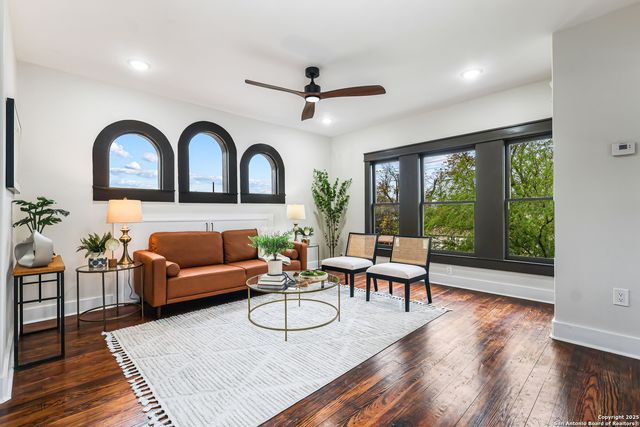 339 W Elsmere Pl, San Antonio, TX 78212