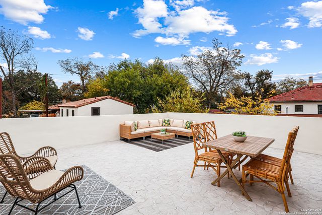 339 W Elsmere Pl, San Antonio, TX 78212