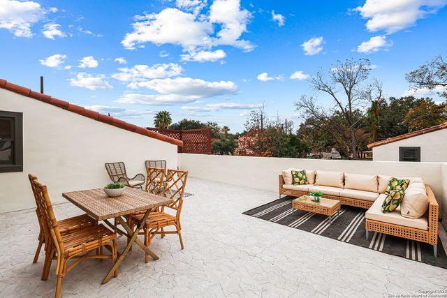 339 W Elsmere Pl, San Antonio, TX 78212