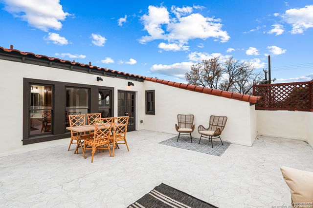 339 W Elsmere Pl, San Antonio, TX 78212