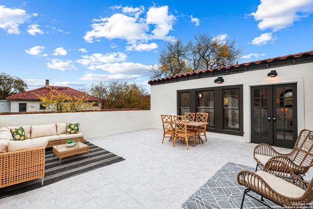 339 W Elsmere Pl, San Antonio, TX 78212