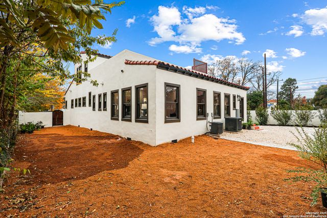 339 W Elsmere Pl, San Antonio, TX 78212