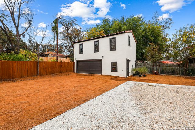 339 W Elsmere Pl, San Antonio, TX 78212