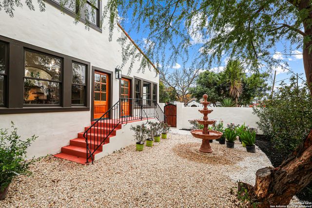 339 W Elsmere Pl, San Antonio, TX 78212