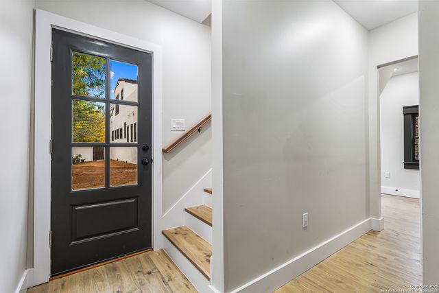 339 W Elsmere Pl, San Antonio, TX 78212