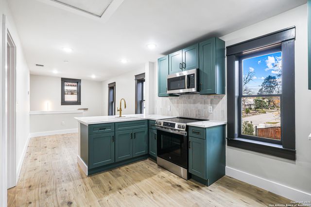 339 W Elsmere Pl, San Antonio, TX 78212