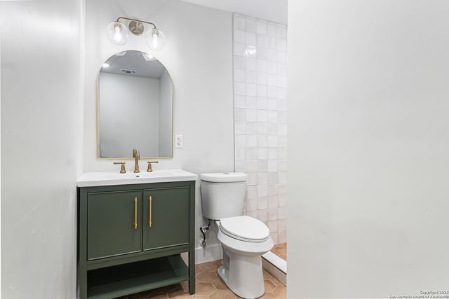 339 W Elsmere Pl, San Antonio, TX 78212