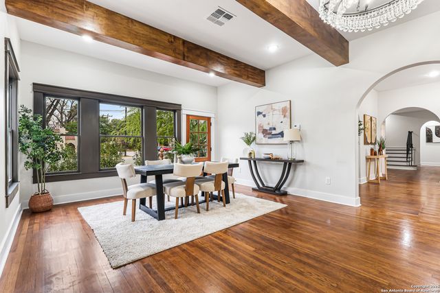 339 W Elsmere Pl, San Antonio, TX 78212