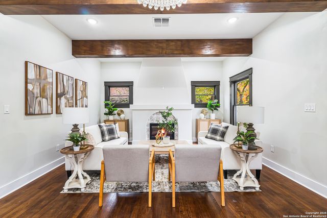 339 W Elsmere Pl, San Antonio, TX 78212