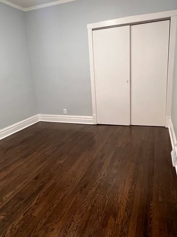 8340 S PAXTON Avenue, Chicago, IL 60617