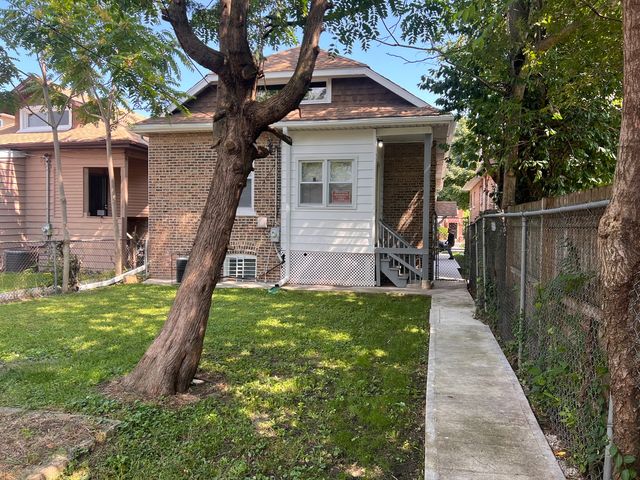8340 S PAXTON Avenue, Chicago, IL 60617