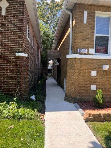 8340 S PAXTON Avenue, Chicago, IL 60617
