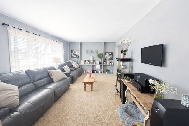 900 14TH Place, Camanche, IA 52730