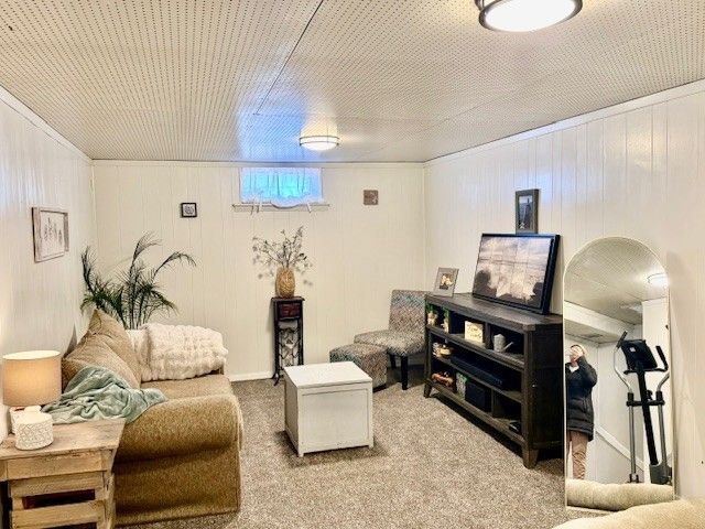 900 14TH Place, Camanche, IA 52730