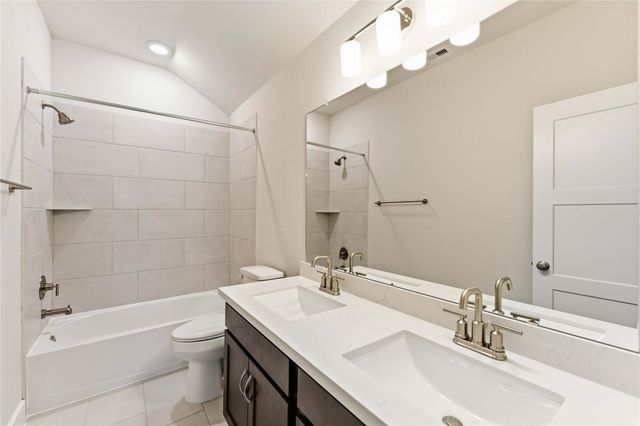 220 Magnolia Laurel Drive, Alvin, TX 77511