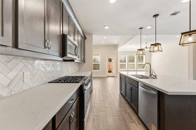 220 Magnolia Laurel Drive, Alvin, TX 77511