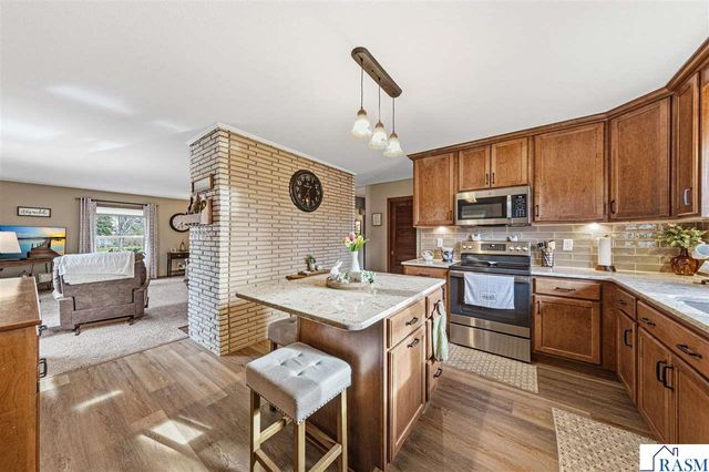 106 Marquette Avenue, North Mankato, MN 56003