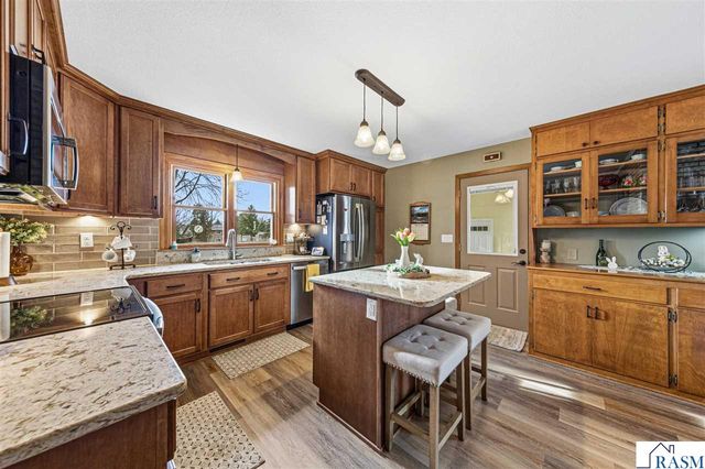 106 Marquette Avenue, North Mankato, MN 56003