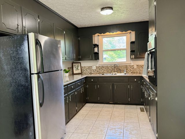 1196 Windsor Cir, Lyles, TN 37098