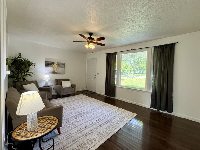 1196 Windsor Cir, Lyles, TN 37098