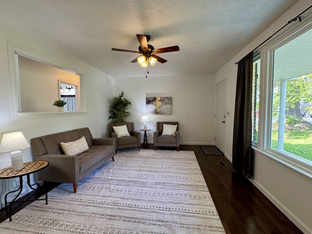 1196 Windsor Cir, Lyles, TN 37098