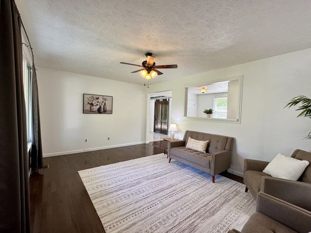 1196 Windsor Cir, Lyles, TN 37098