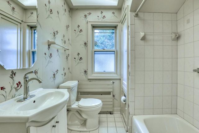 5800 W Howard AVENUE, Milwaukee, WI 53220