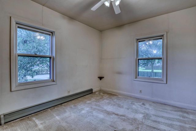 5800 W Howard AVENUE, Milwaukee, WI 53220