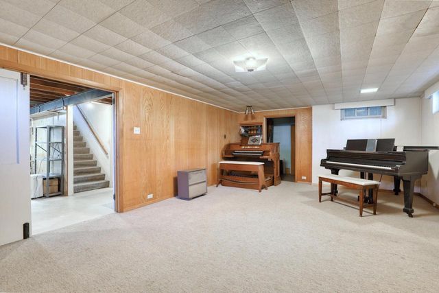 5800 W Howard AVENUE, Milwaukee, WI 53220
