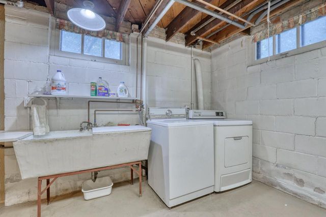 5800 W Howard AVENUE, Milwaukee, WI 53220