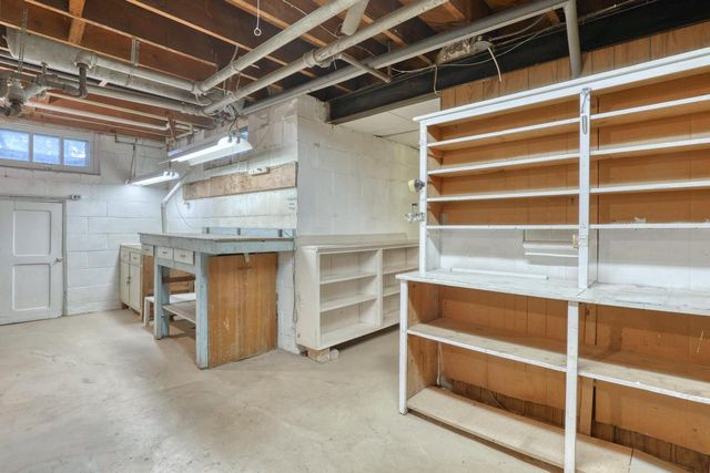 5800 W Howard AVENUE, Milwaukee, WI 53220