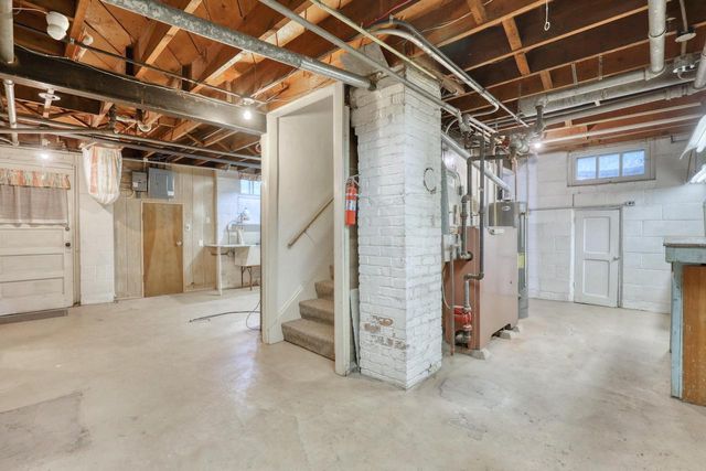 5800 W Howard AVENUE, Milwaukee, WI 53220