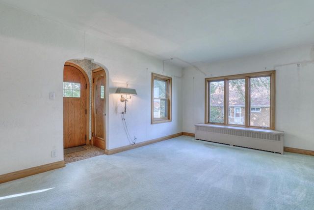 5800 W Howard AVENUE, Milwaukee, WI 53220