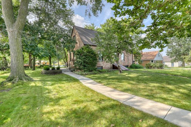 5800 W Howard AVENUE, Milwaukee, WI 53220