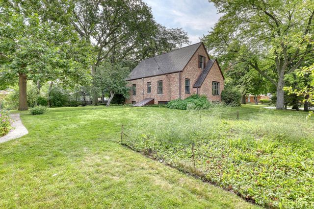 5800 W Howard AVENUE, Milwaukee, WI 53220