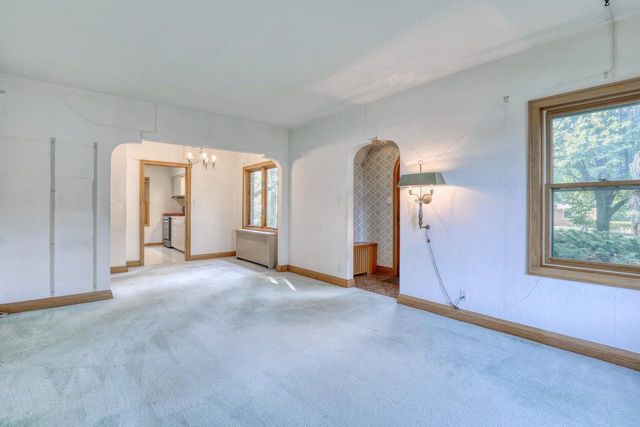 5800 W Howard AVENUE, Milwaukee, WI 53220