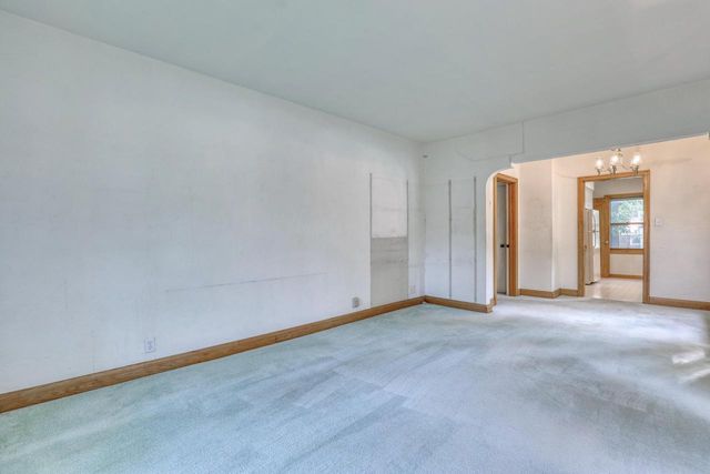 5800 W Howard AVENUE, Milwaukee, WI 53220